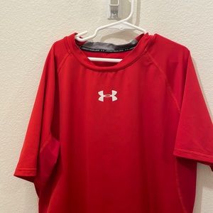 Under armor quick dry shirt extra large boys/girls